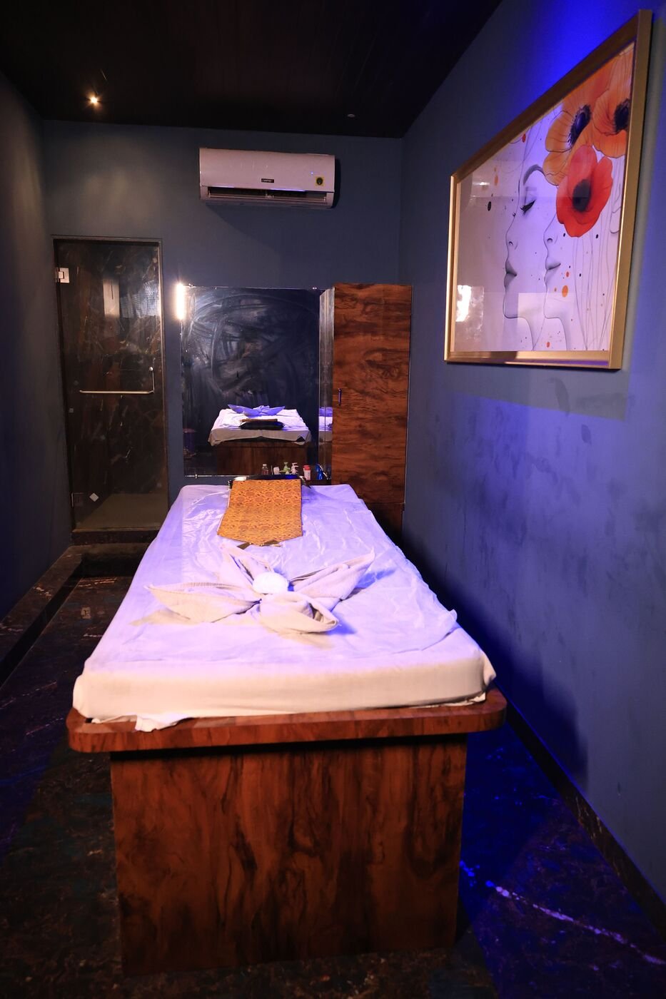 Spacious treatment bed with fresh linen at Mitram Thai Spa, Dombivli