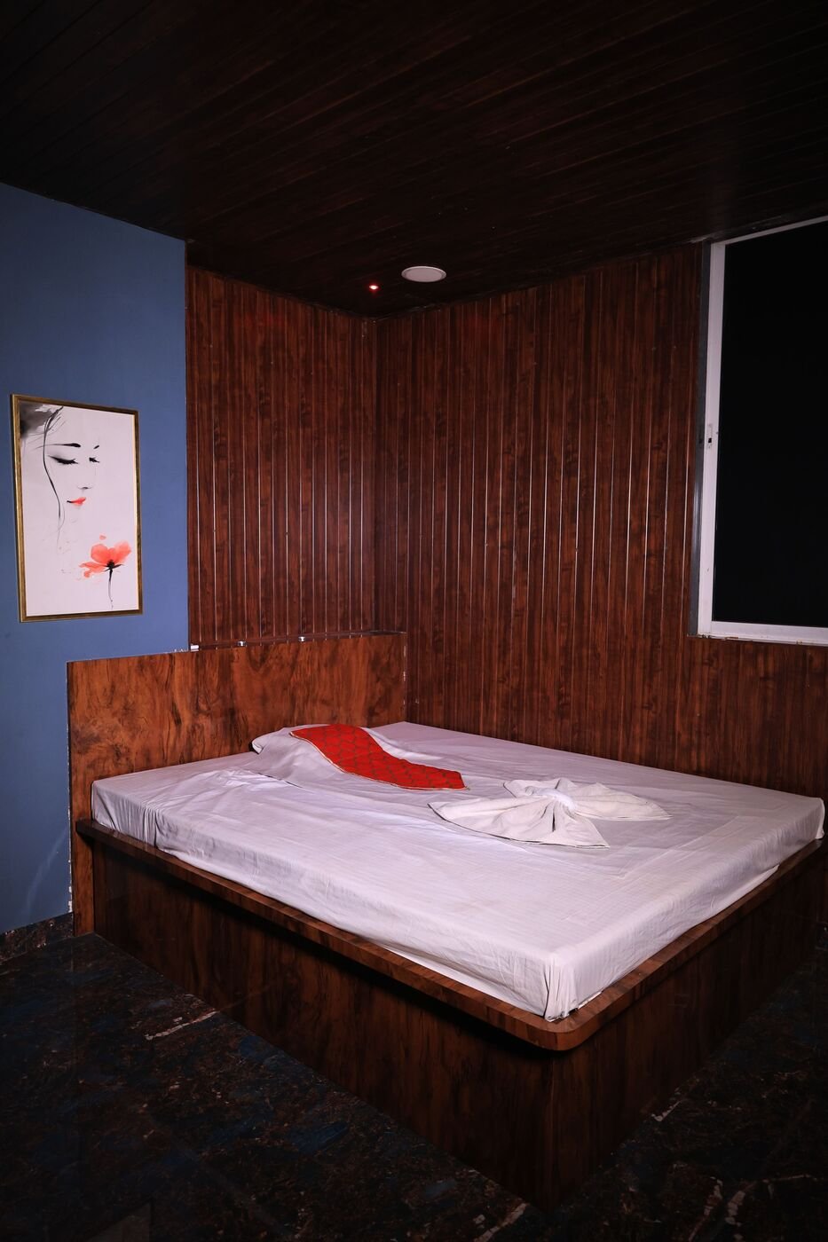 Spa room with framed art and calm blue tones in Dombivli